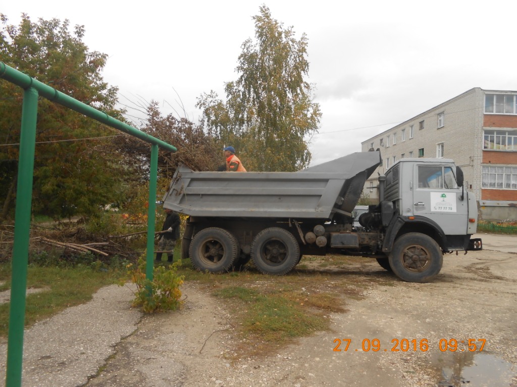 В Советском районе продолжаются работы в рамках осеннего месячника по благоустройству 28.09.2016
