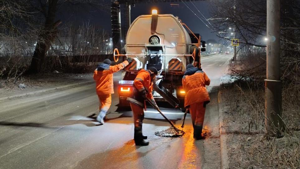 Ночью в городе работала спецтехника 