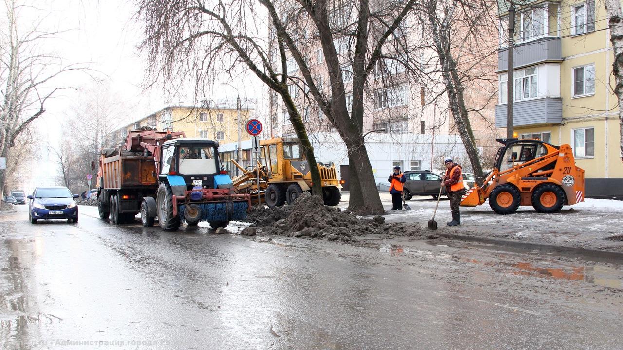 Уборка дорог и тротуаров: Дирекция благоустройства продолжает работать в круглосуточном режиме