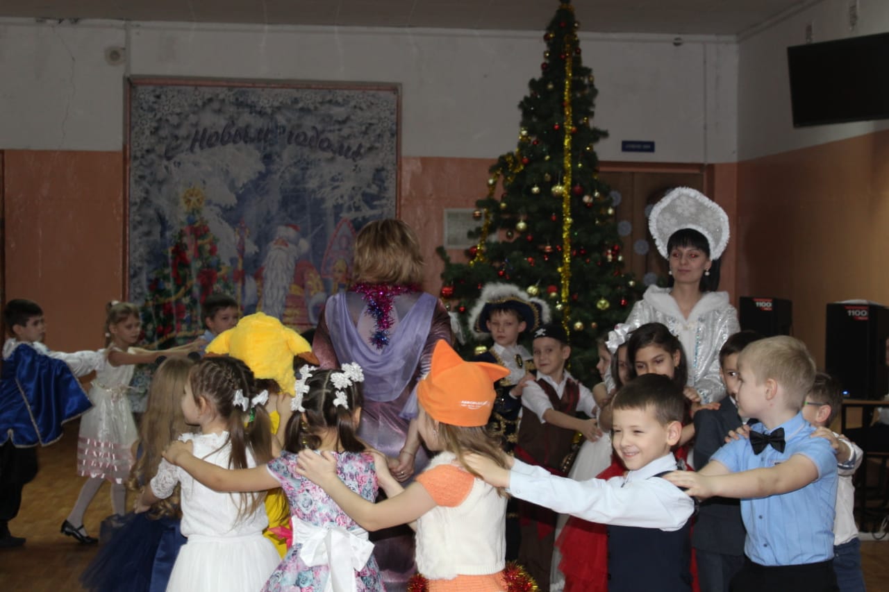 В школе №22 прошли праздничные новогодние мероприятия