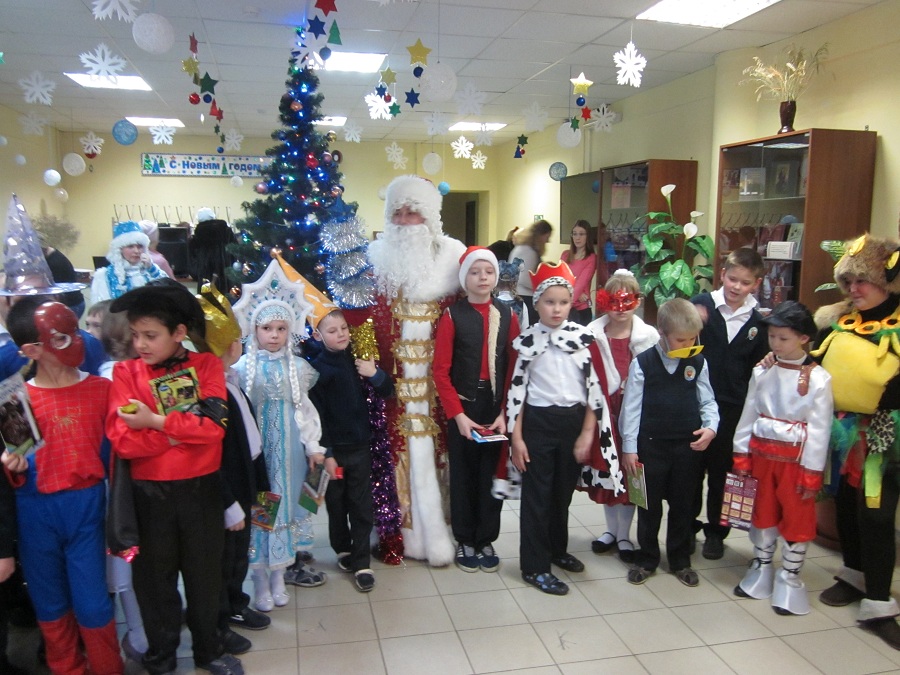 В Центральной детской библиотеке прошел утренник «Волшебный посох Деда Мороза»