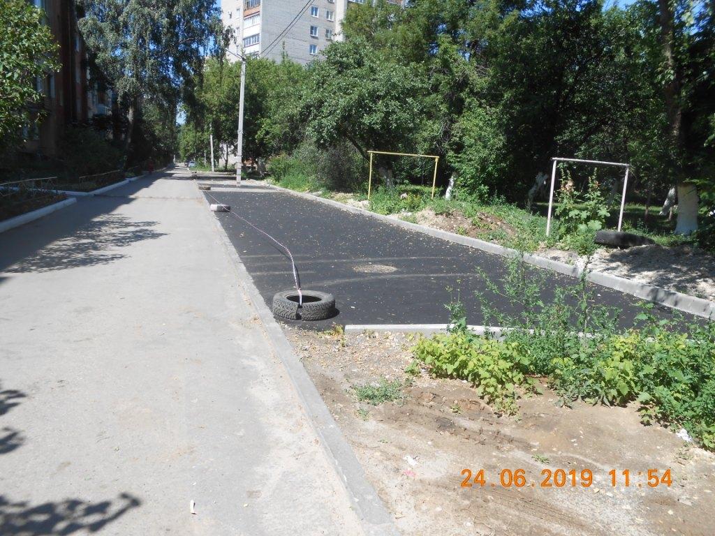 В Советском районе продолжается ремонт асфальтового покрытия на парковках, расположенных на дворовых территориях 24.06.2019