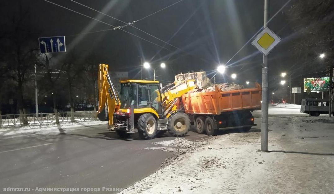 Ночью городские тротуары обработают от наледи