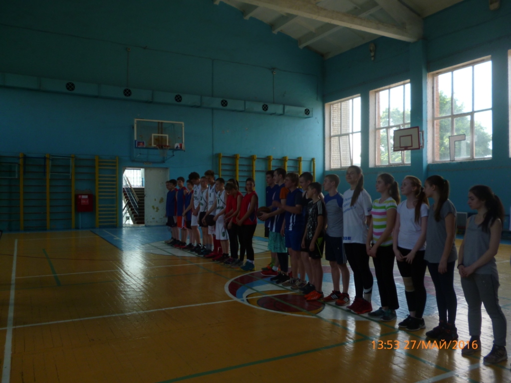 Организованы соревнования по стритболу среди школьников Советского района