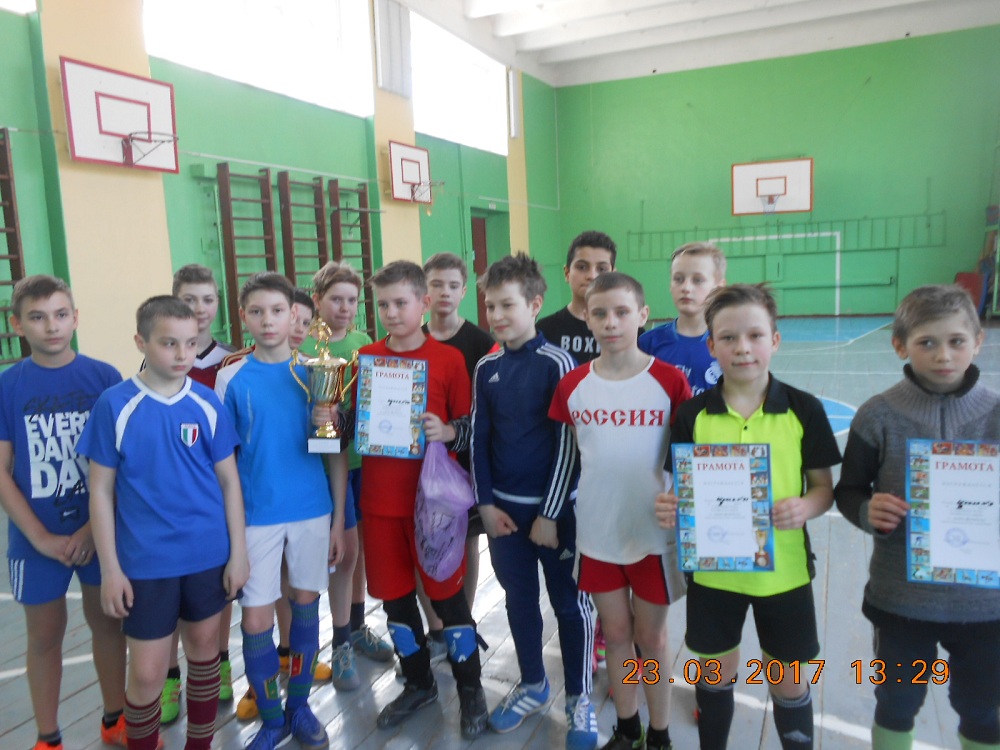 В  Октябрьском районе прошел традиционный турнир среди команд образовательных учреждений по мини – футболу