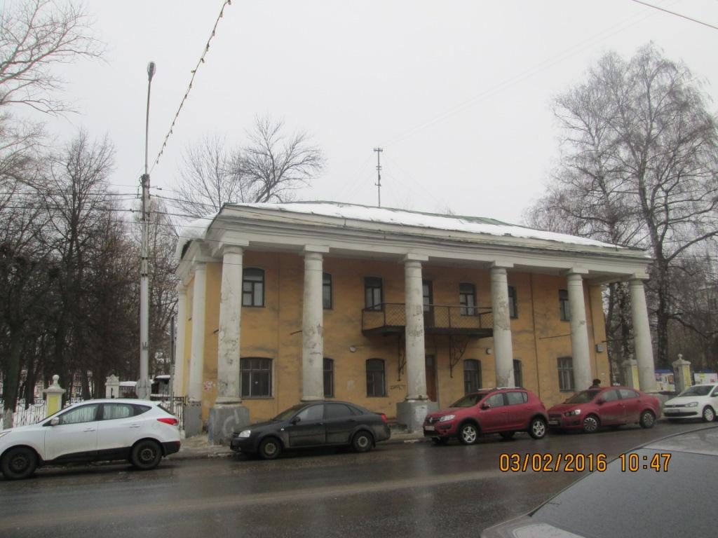В результате принятых мер убран нависший снег на улице Ленина