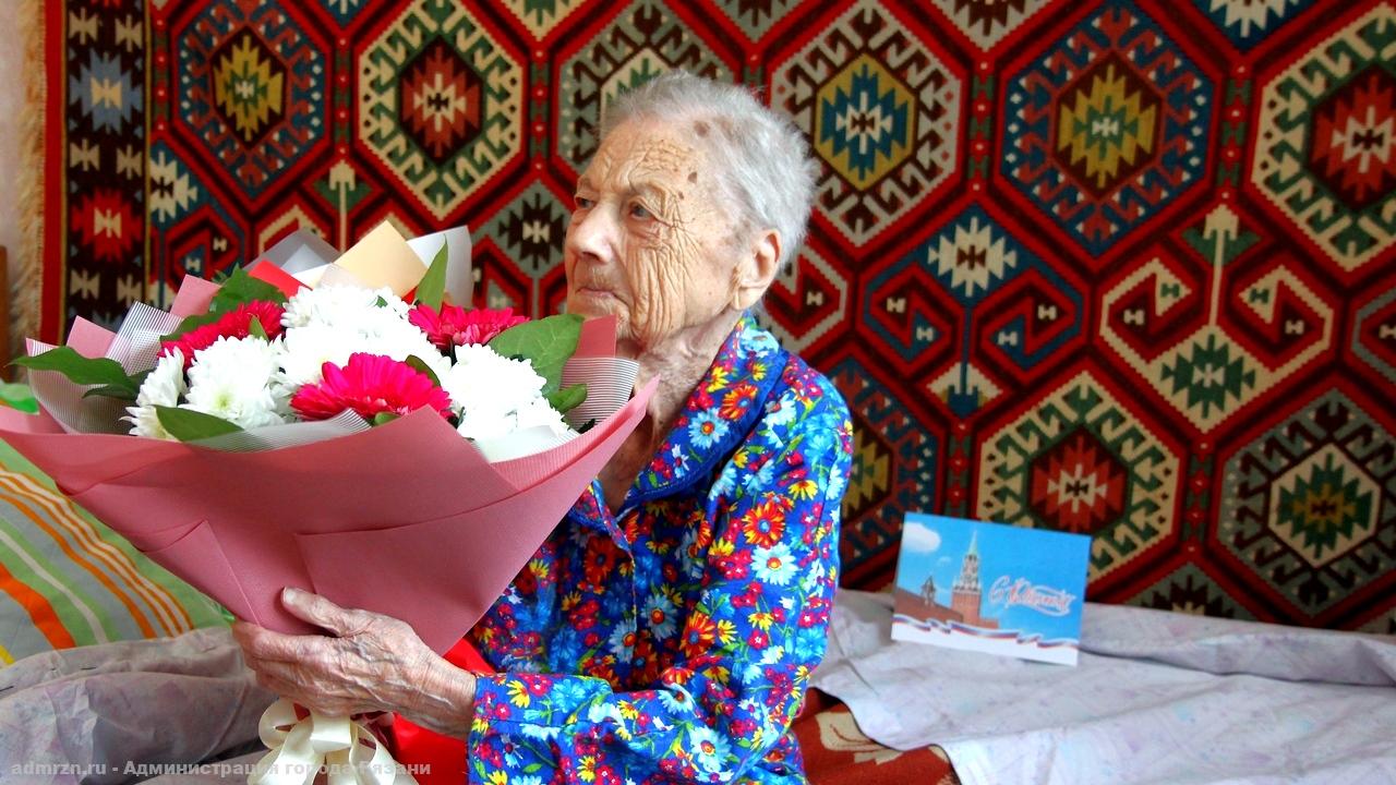 Елена Сорокина поздравила со 100-летним юбилеем рязанку Шукурову Татьяну Павловну