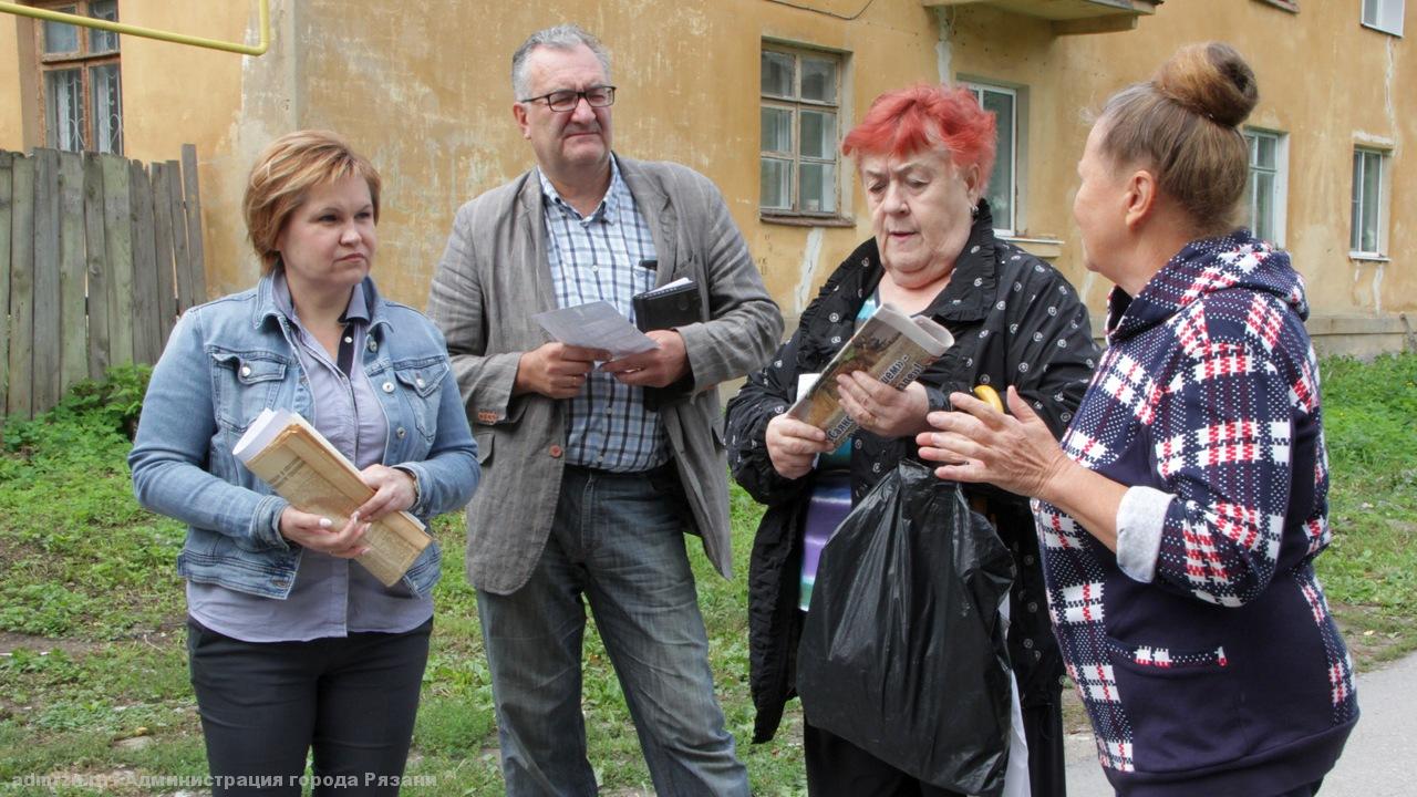 Елена Сорокина в рамках очередного объезда города осмотрела ряд дворов и территорий