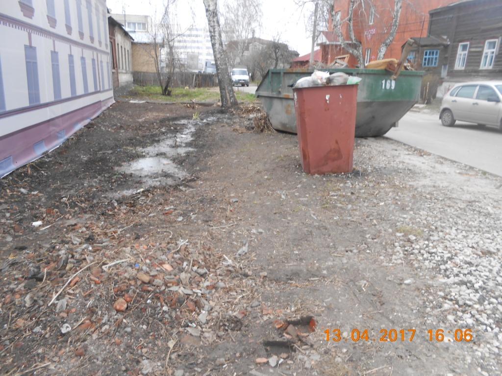 Организована санитарная уборка  территории на улице Трубежной 14.04.2017