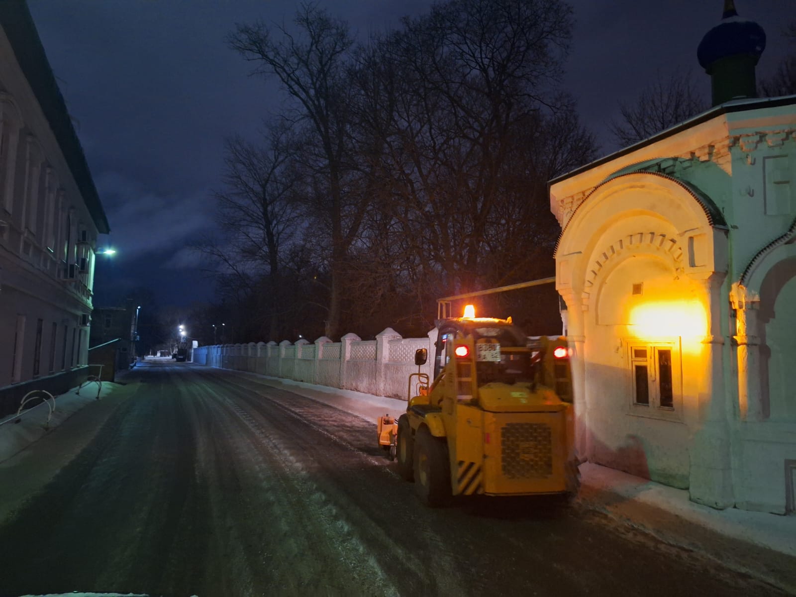 Ночью с городских улиц вывозили снег