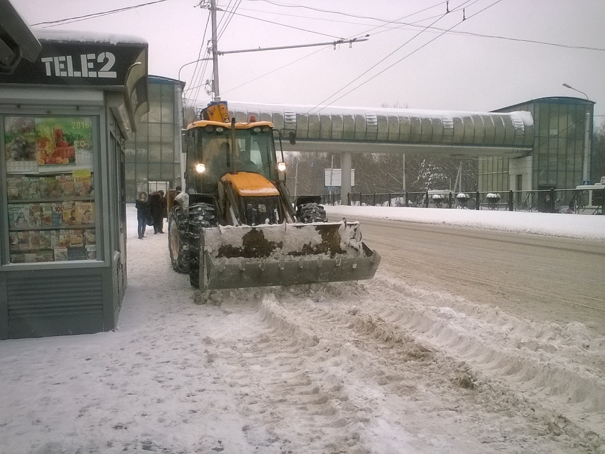 В Московском районе продолжается работа по расчистке снега 22.01.2016