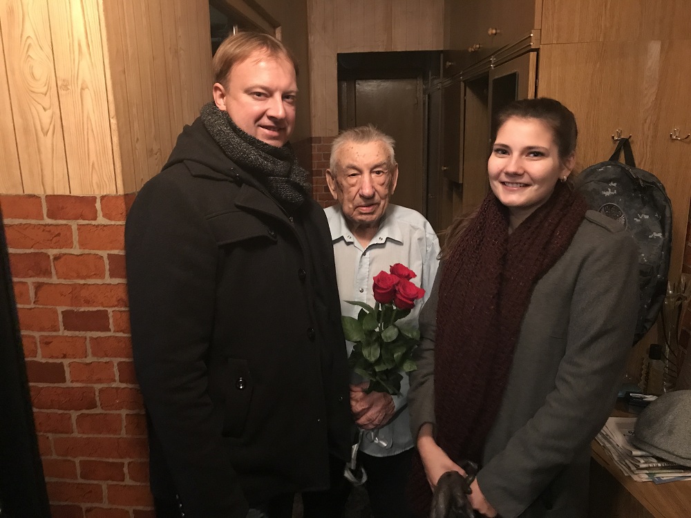 Ветерана Великой Отечественной войны поздравили с днем рождения