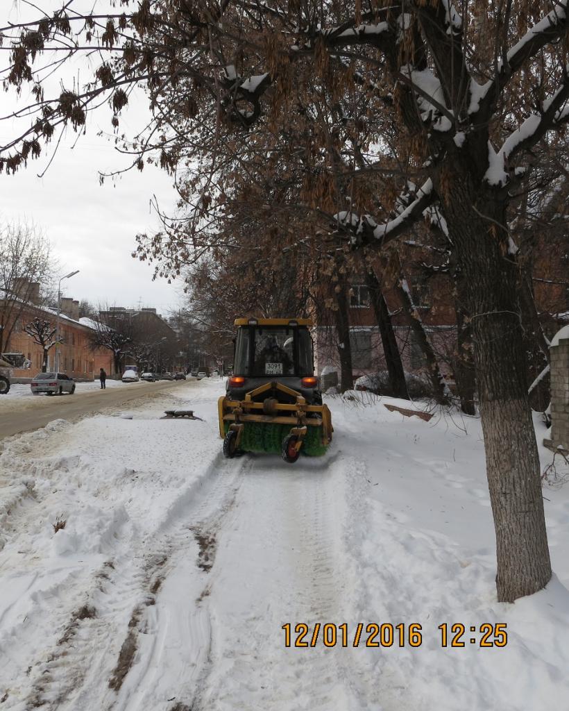 Префектурой Октябрьского района продолжается организация работ по уборке территорий от снега