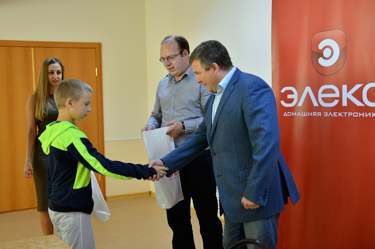 Дети из Московского района получили подарки к началу нового учебного года 02.09.2015