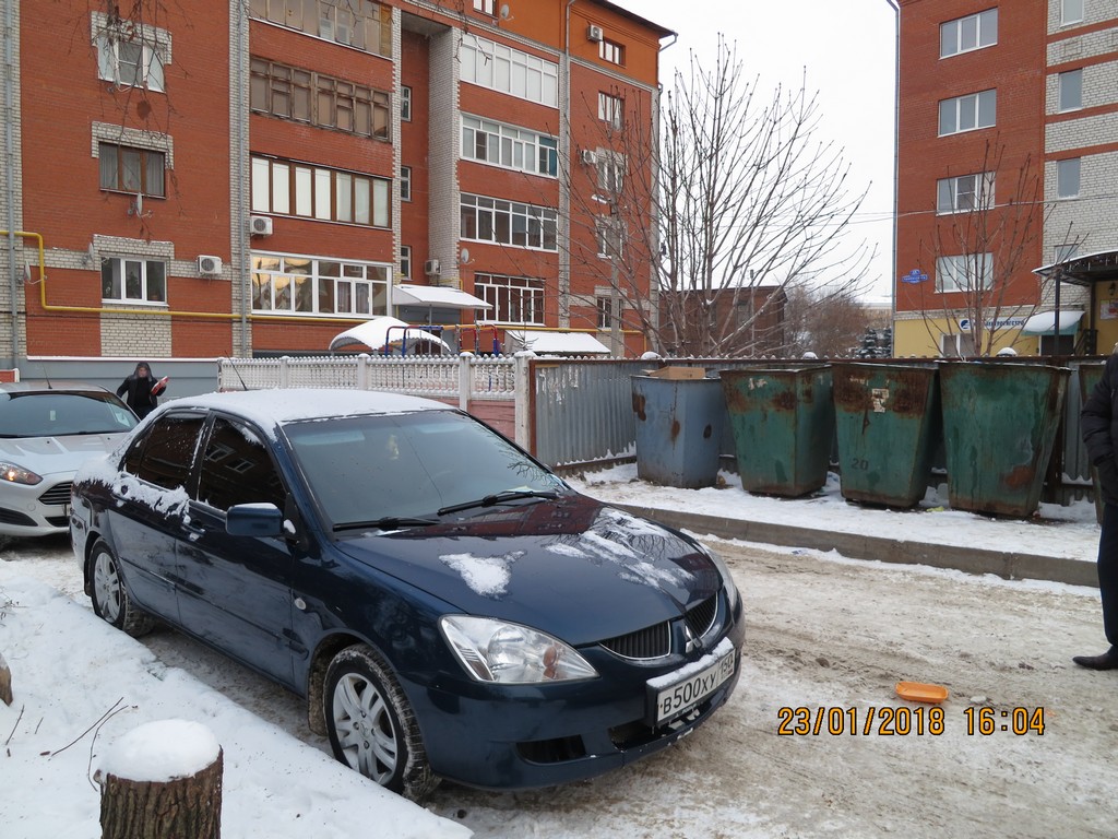 Приняты меры по устранению парковки вблизи контейнерной площадки дома 17 по улице Семинарская 23.01.2018