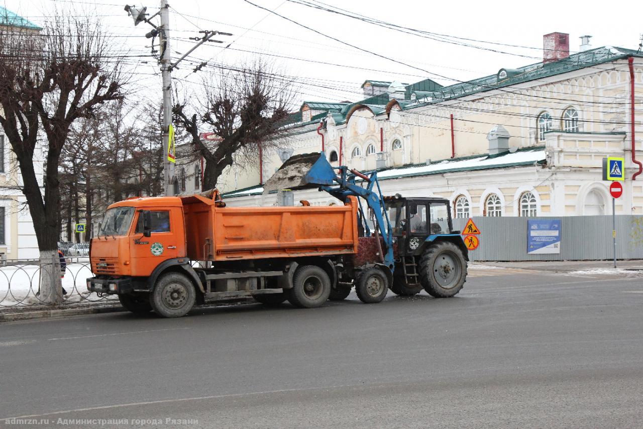 Дирекция благоустройства проводит уборку тротуаров и сбор мусора