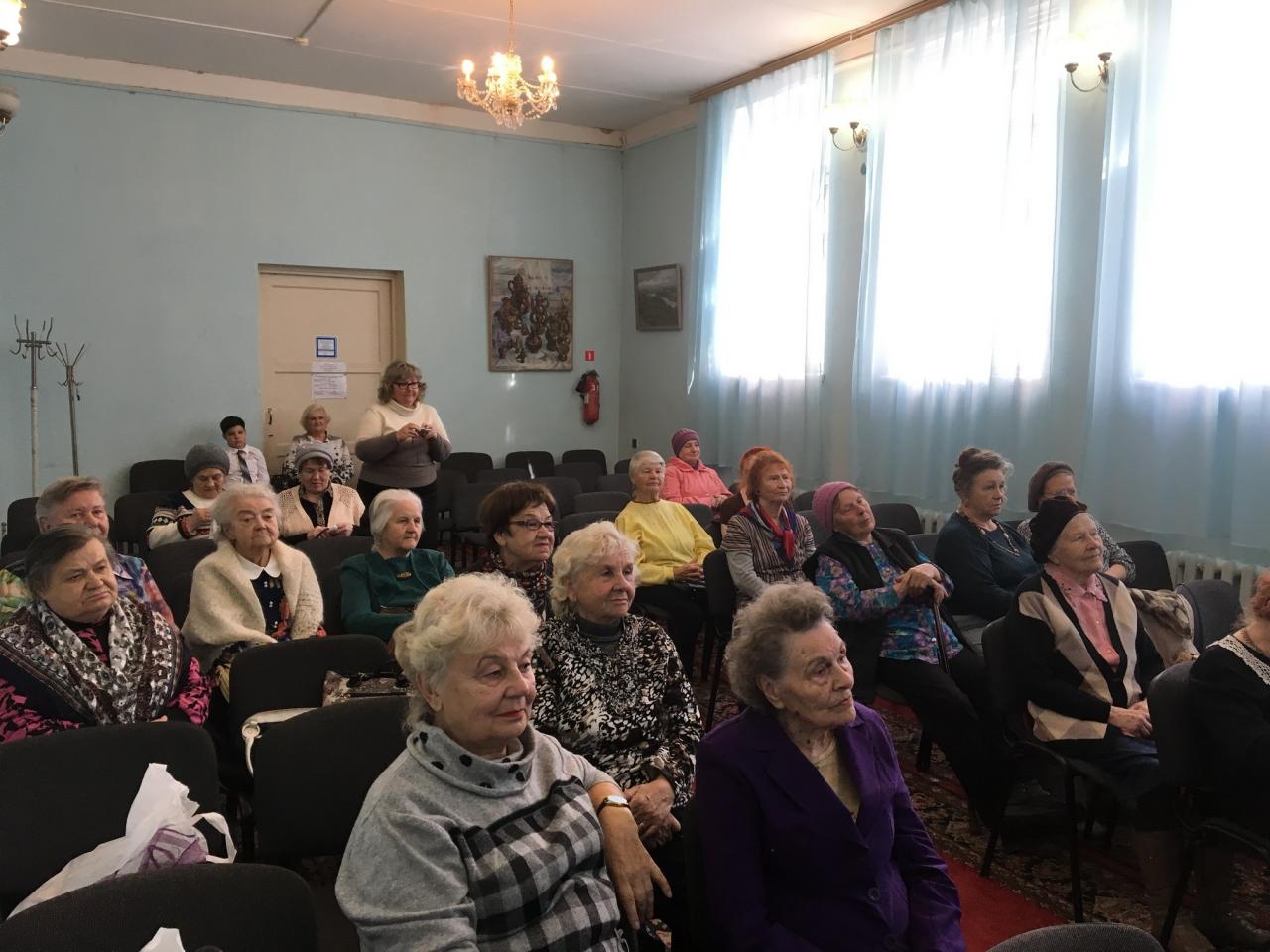 В центральной городской библиотеке имени С.А. Есенина проведено мероприятие, посвященное Дню пожилых людей