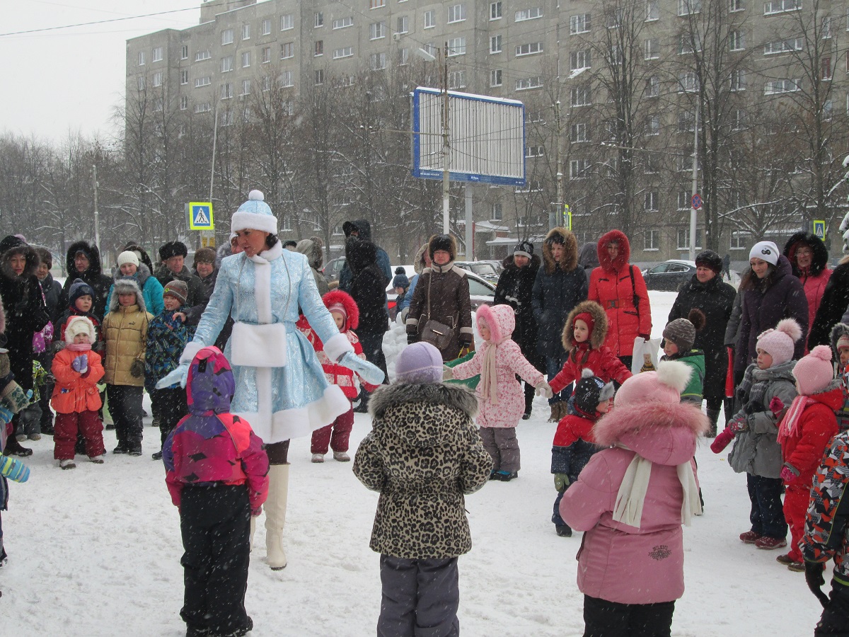 В Октябрьском районе продолжается проведение праздничных новогодних мероприятий