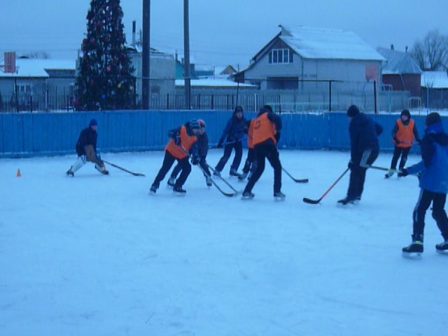 В дни зимних школьных каникул прошли соревнования среди дворовых команд Советского района
