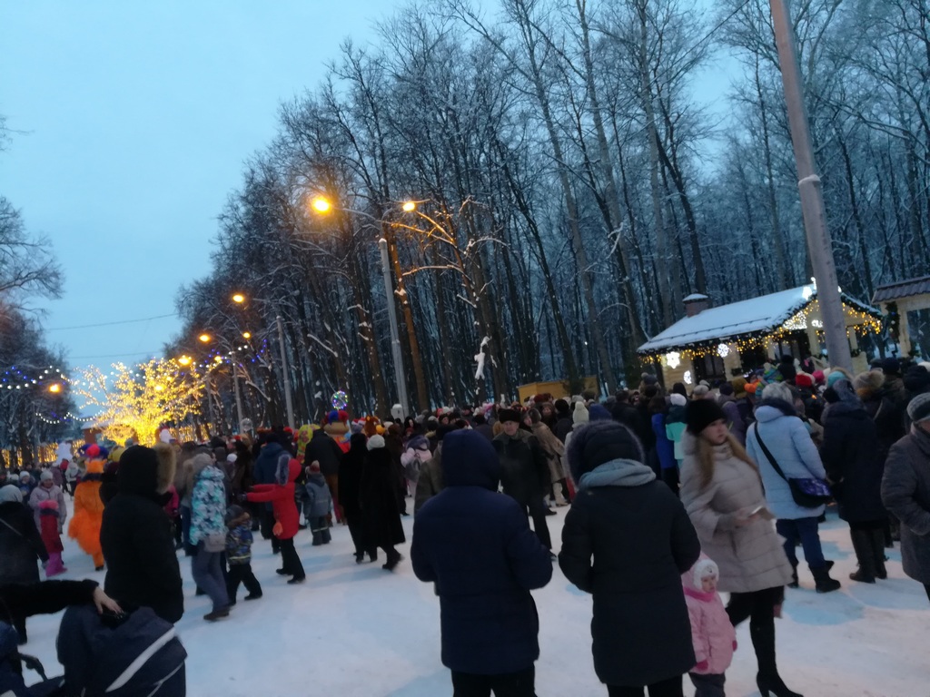 В Лесопарке открылась Новогодняя деревня 21.12.2018